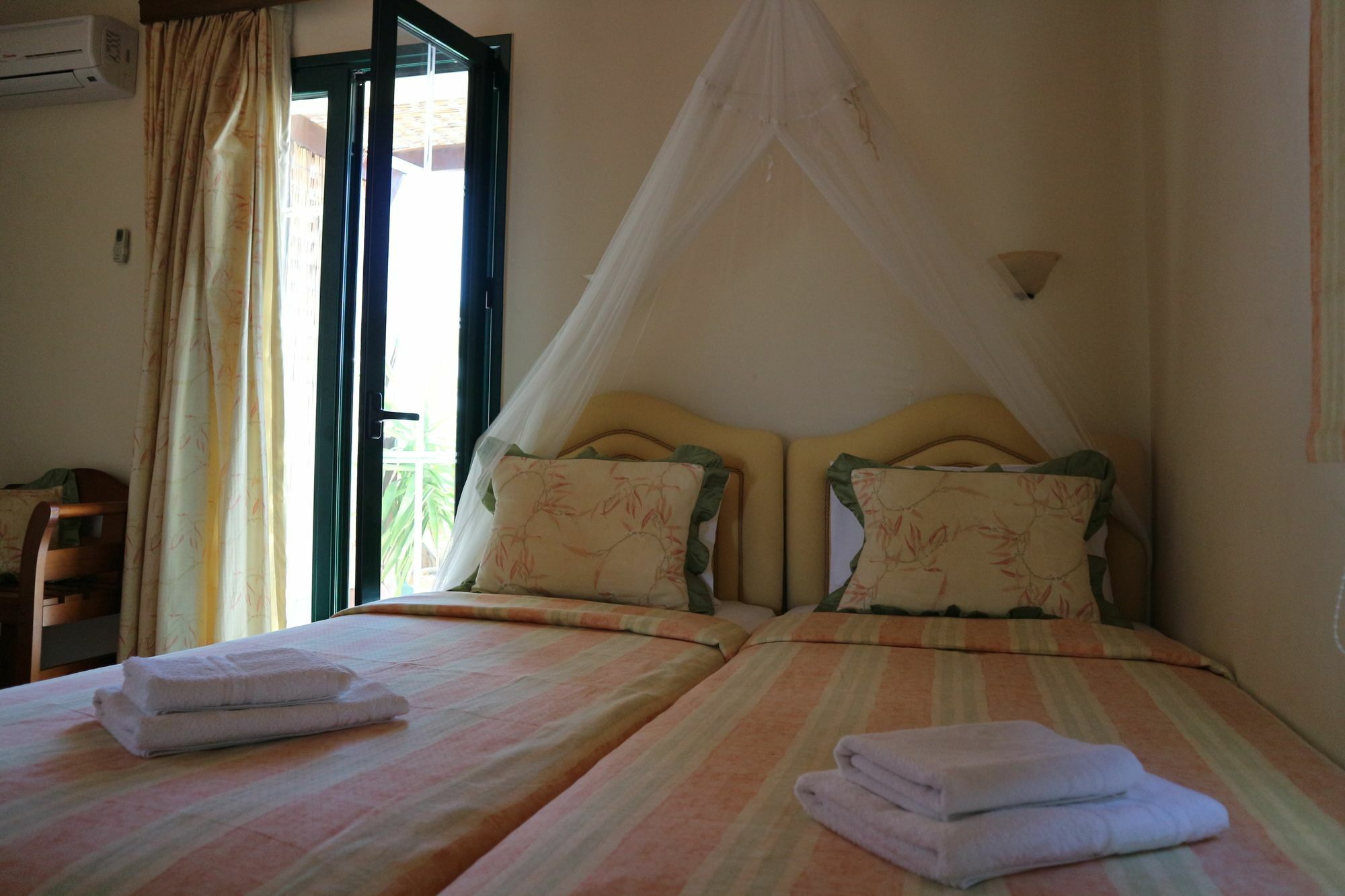 Orsalia Luxury Suites Platanés Eksteriør billede